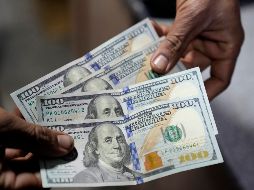 Se confirmó el rompimiento del objetivo técnico en 17.15 unidades, y se estableció un nuevo mínimo interanual en 17.08 pesos. AP/ARCHIVO