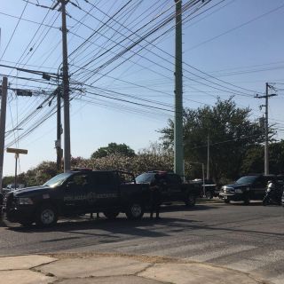 Policías aseguran casa con arsenal y droga en Tlaquepaque