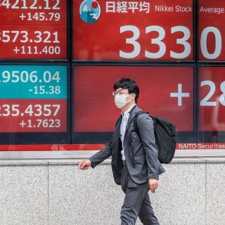 A qué se debe el boom que está viviendo la bolsa de Japón, el mayor en 30 años (y qué tiene que ver con Warren Buffett)