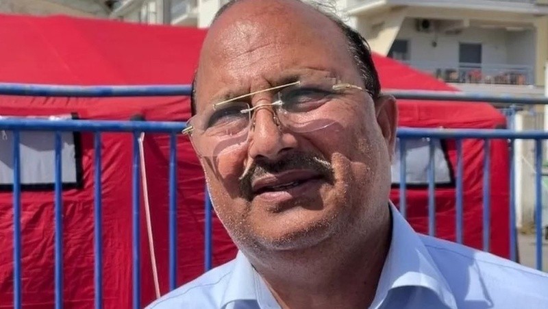 El periodista británico de origen pakistaní Raja Faryad Khan pudo ver brevemente a su sobrino, quien sobrevivió al hundimiento.