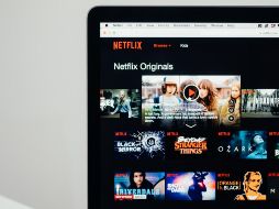 Neflix añadió un cobro adicional para usuarios compartidos. Foto de charlesdeluvio en Unsplash