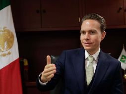 Manuel Velasco llega a registrarse para la candidatura presidencial de Morena