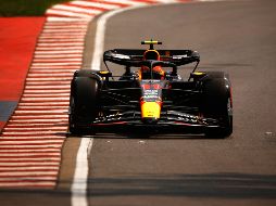 Checo Pérez marcó el cuarto crono de una sesión en la que sólo doce llegaron a marcar tiempo. AFP