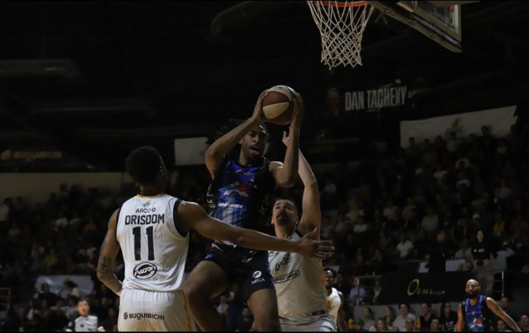 Isaiah Whaley supera la marca para encestar. El segundo juego de la final se realizará este sábado a las 21:15 horas. TWITTER/AstrosJalisco