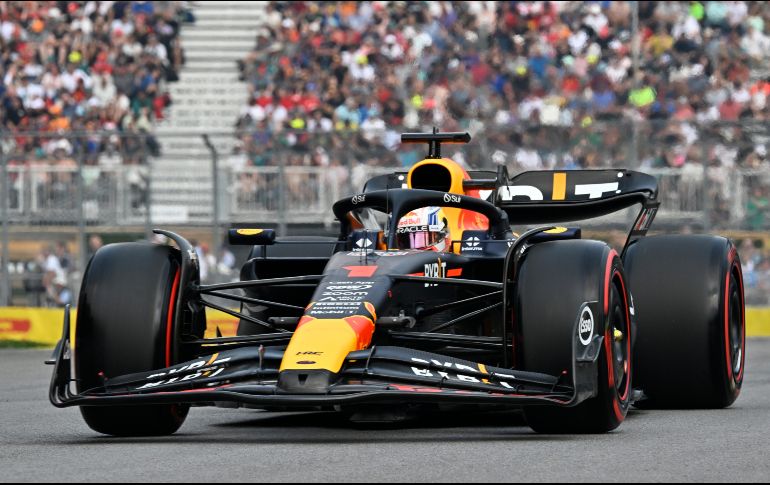 Verstappen cubrió los cuatro mil 361 metros de la pista de Montreal en un minuto, 23 segundos y 106 milésimas. AP/J. Boissinot