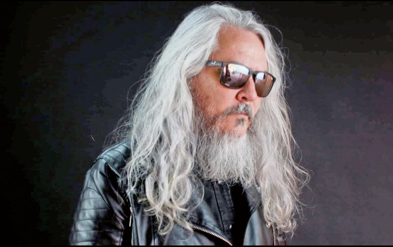 Carlos Avilez es un productor, músico, compositor y escritor mexicano. ESPECIAL