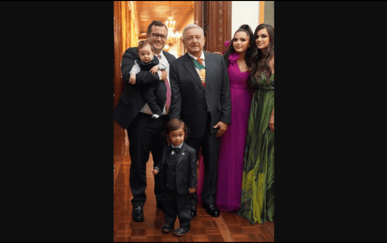 López Beltrán difundió una fotografía inédita en Palacio Nacional con el Presidente López Obrador. TWITTER / @_JRLB_