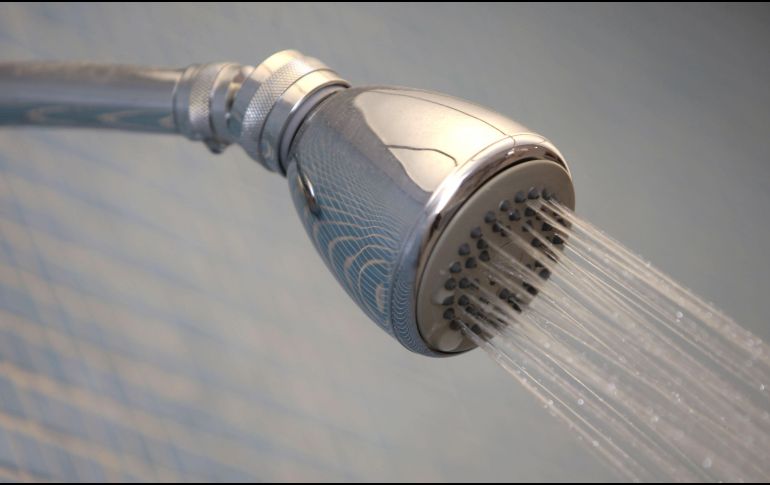 Para algunos, orinar en la regadera también ofrece la oportunidad de ahorrar agua, porque se realizan dos actividades personales con un solo consumo de líquido. EL INFORMADOR / ARCHIVO