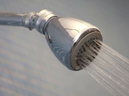 Para algunos, orinar en la regadera también ofrece la oportunidad de ahorrar agua, porque se realizan dos actividades personales con un solo consumo de líquido. EL INFORMADOR / ARCHIVO