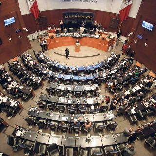 Presentan firmas al SCJN contra "Plan B" electoral de López Obrador