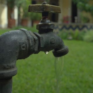 Vecinos protestan por falta de agua en presidencia de Tlaquepaque