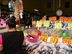 Es necesario evitar comer alimentos crudos como mariscos, cócteles y ceviches. INFORMADOR/ARCHIVO