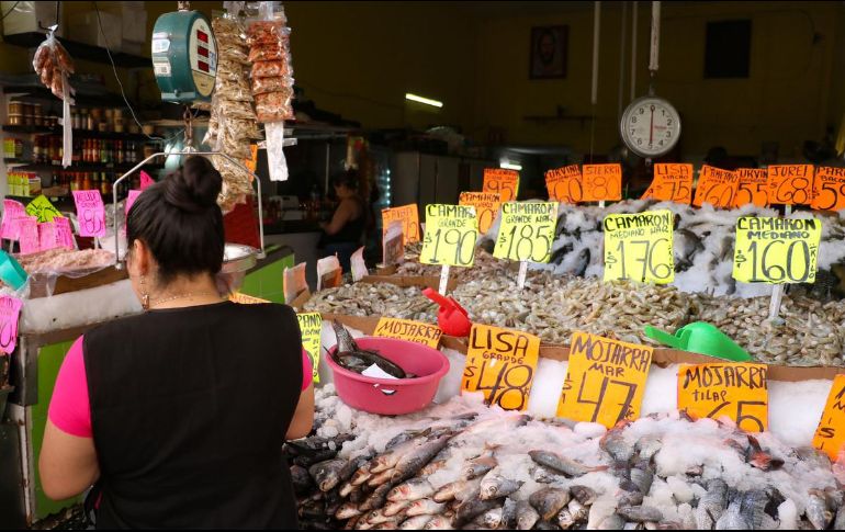 Es necesario evitar comer alimentos crudos como mariscos, cócteles y ceviches. INFORMADOR/ARCHIVO