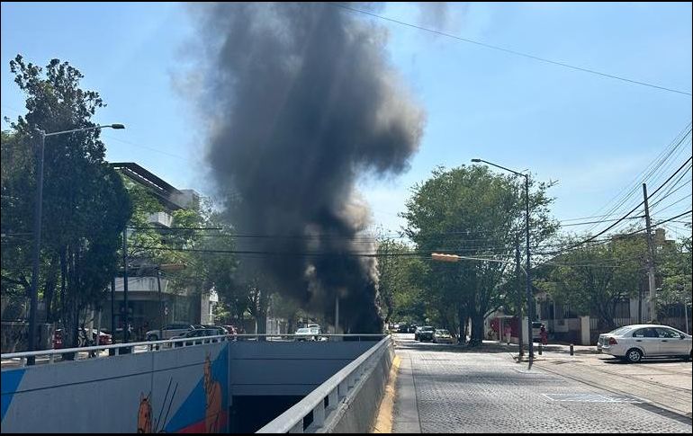 El incendio fue controlado en el túnel de Avenida Hidalgo. ESPECIAL