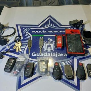 Durante Operativo Puma arrestan a dos hombres con drogas, ganzúas y llaves de coches
