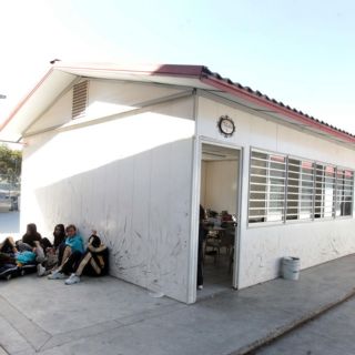 En pleno calor, estudian en 158 aulas provisionales