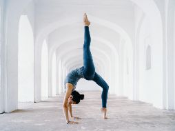 Hoy es el Día Internacional del Yoga, descubre los destinos donde puedes realizar esta disciplina en tus vacaciones de bienestar. ESPECIAL/Photo by Oksana Taran on Unsplash.
