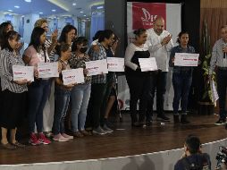 Los pagos fueron entregados en cheque en las instalaciones del Auditorio del DIF Jalisco. EL INFORMADOR/ A. CAMACHO