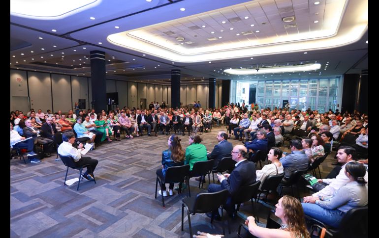 Durante este evento, al que asistieron alrededor de 400 invitados, diversas personalidades expusieron diferentes problemáticas en el estado y el país para generar propuestas de política pública a los futuros candidatos. EL INFORMADOR / C. Zepeda