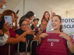 Sheibaum fue recibida en el municipio de Apizaco por el Embajador de las Lenguas Indígenas y la Reyna de la Cultura, Tradiciones y Lenguas Indígenas. CORTESÍA