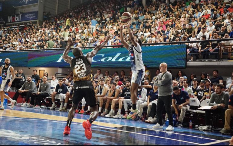 Luego de tres juegos parejos en donde cualquier error podía inclinar la balanza hacia un lado u otro, este miércoles los Rayos de Hermosillo demostraron porqué fueron el mejor equipo de la Temporada Regular. CORTESÍA / Astros de Jalisco