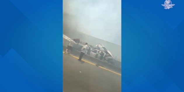 Fuerte choque genera incendio en autopista a Zapotlanejo