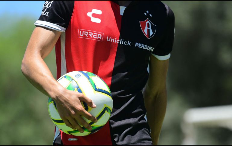 El posible refuerzo se desempeña como extremo y solo faltan detalles para que se haga oficial su llegada al equipo de la Madriguera para pelear por un puesto en el ataque rojinegro junto a Julio Furch, Julián Quiñones y Ozziel Herrera. IMAGO7