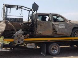 La camioneta de Sedena quedó destrozada de atrás, tras pisar la mina. ESPECIAL