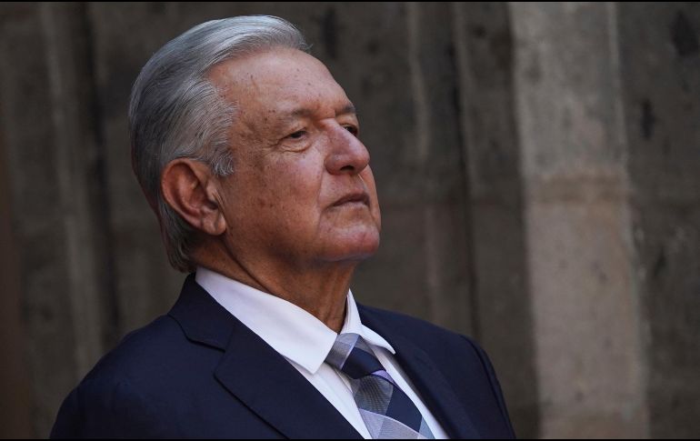 López Obrador advirtió que es falso que quien se dedique al narcotráfico vive feliz como, acusó, transmiten las series. AP / ARCHIVO