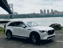 CX-90. Este vehículo cuenta con una plataforma de tracción trasera y un motor de seis cilindros en línea. ESPECIAL