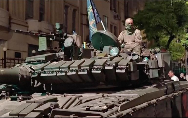 Los habitantes los despidieron con aplausos y palabras de agradecimiento. EFE