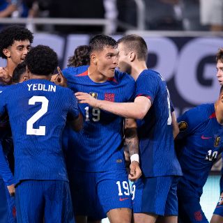 Estados Unidos se salva del ridículo en su debut en la Copa Oro