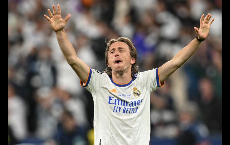 Luka Modric, de 37 años, pactó una renovación hasta el final de la campaña 2023-2024, similar al acuerdo que los merengues alcanzaron con Toni Kroos la semana pasada. AFP / ARCHIVO