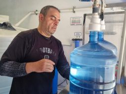 Hasta el doble de garrafones vende cada día la Purificadora San Miguel Arcángel. EL INFORMADOR/ J. Velazco