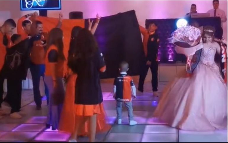 Karol fetejó sus XV años de una manera muy peculiar. ESPECIAL