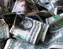 El peso mexicano cotiza en los mercados internacionales alrededor de los 19.46 pesos por dólar. AP/ ARCHIVO