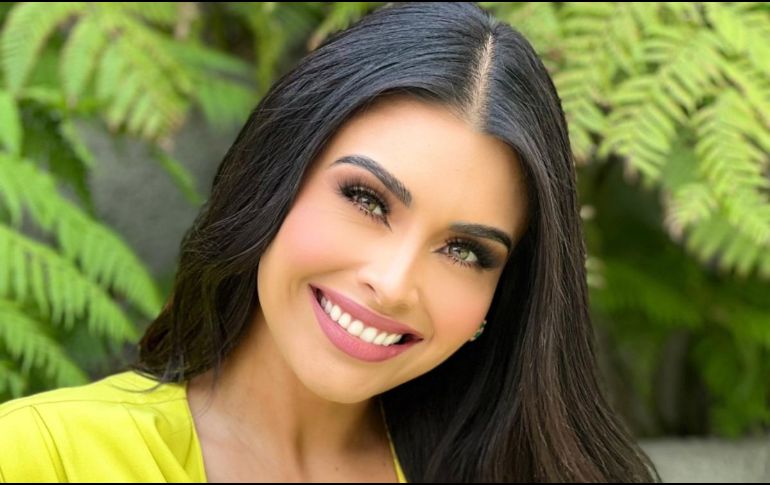 La conductora de TV Azteca, Kristal Silva reportó y exhibió a un conductor de la plataforma Uber. TWITTER/ @KristalSilva_