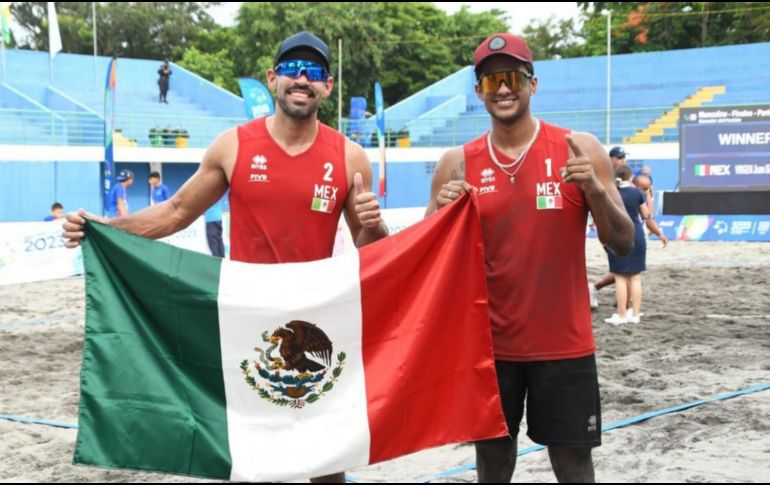 La dupla conformada por Juan Virgen y Miguel Sarabia lograron la primera medalla de oro para México en voleibol de playa. ESPECIAL/Conade