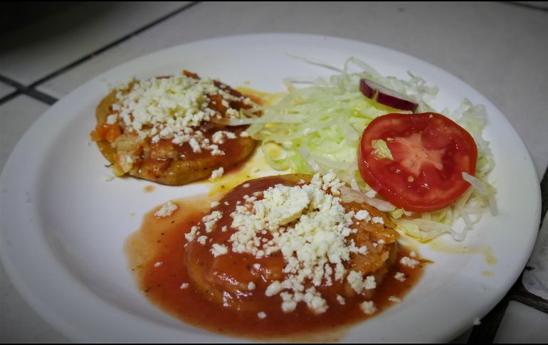 Los sopitos son un platillo preparado en Sayula y Amacueca que concentra unos pequeños sopes hechos a mano con masa de maíz. ESPECIAL/SECTURJAL.