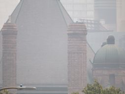 Millones de canadienses sufren los efectos del humo de los incendios forestales en Québec. AP