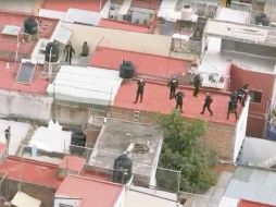 La Policía tapatía indicó que luego de observar a los delincuentes desde un helicóptero de la corporación, se dio aviso para que la persecución también se diera por tierra. ESPECIAL