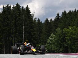 Checo Pérez había finalizado en el segundo lugar en la Q1, por lo que hacía pensar que sería un buen fin de semana para el piloto de Red Bull. EFE / C. Bruna