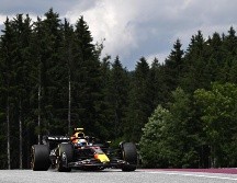Checo Pérez había finalizado en el segundo lugar en la Q1, por lo que hacía pensar que sería un buen fin de semana para el piloto de Red Bull. EFE / C. Bruna