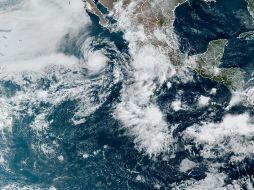 De acuerdo a la información emitida por Ernesto Romero, Director General de CONAGUA en Jalisco, de mantener su trayectoria actual el huracán “Beatriz” podría pasar muy cerca de las costas de Jalisco durante el transcurso del día de mañana sábado. EFE