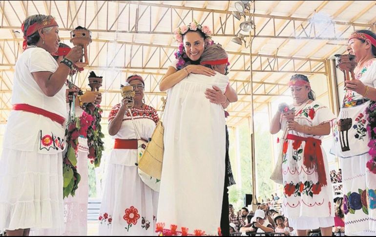 Claudia Sheinbaum recibió el apoyo de mujeres en Irapuato, Guanajuato. ESPECIAL
