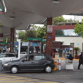 Gasolineras cercanas venden litros con 2 pesos de diferencia