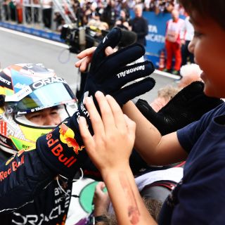 Así el fue el conmovedor festejo de "Checo" Pérez con su hijo (VIDEO)