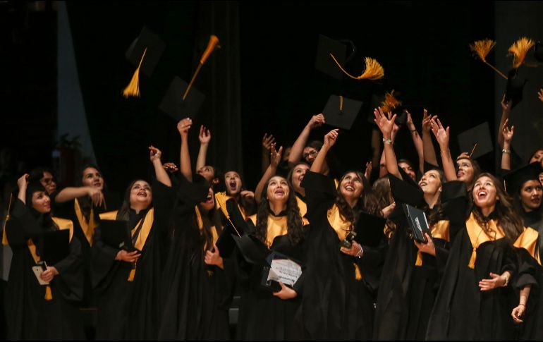 Un momento como es la graduación escolar necesita de una canción para conmover hasta las lágrimas y crear buenos recuerdos. EL INFORMADOR / ARCHIVO