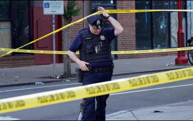 El atacante estuvo disparando las armas en la calle. ESPECIAL