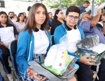 El programa consiste en la entrega de útiles escolares, mochilas y uniformes. ESPECIAL